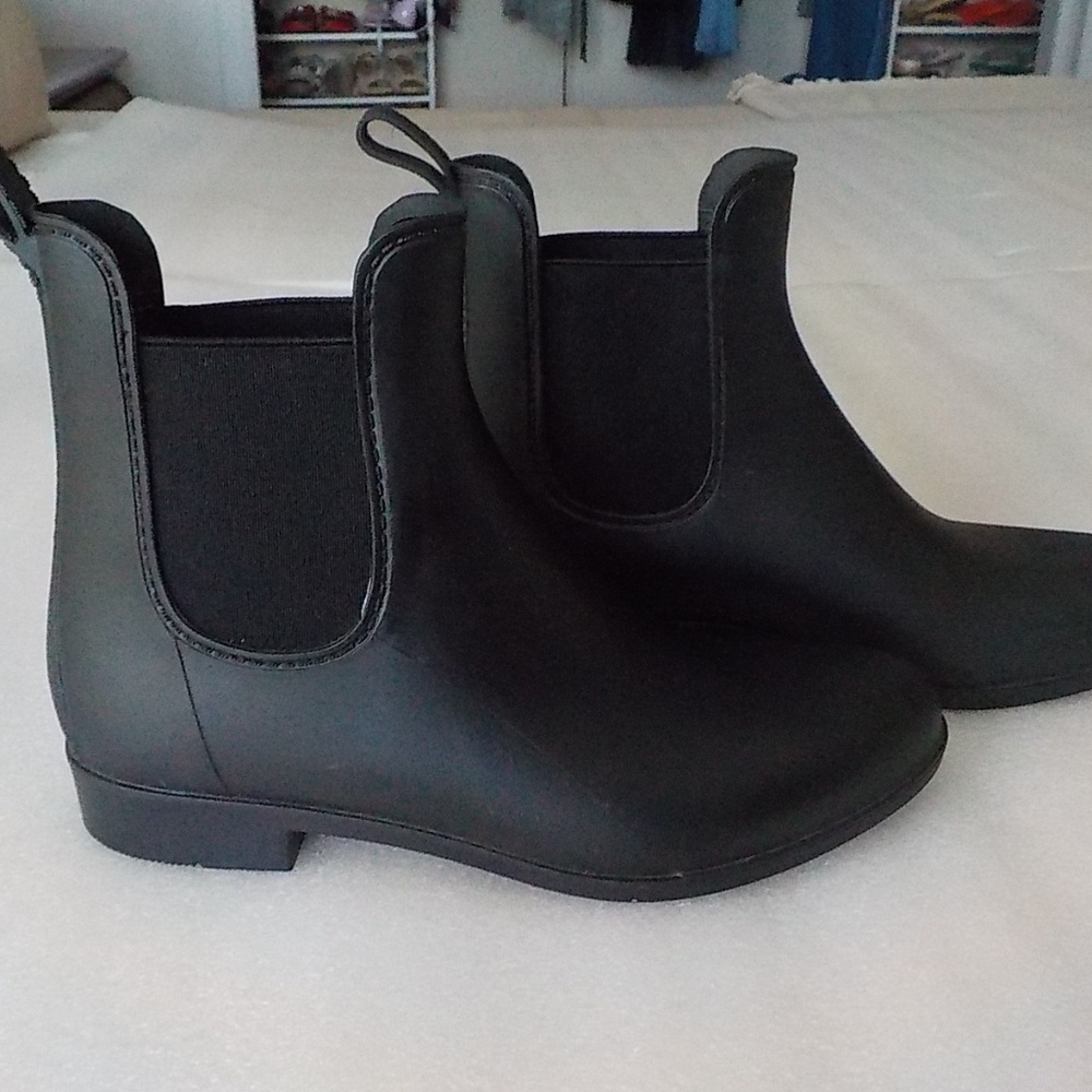 NEW Black Pull-On Booties NWOT